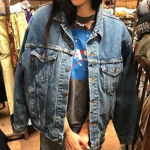 VINTAGE OVERSIZED LEVI JACKET